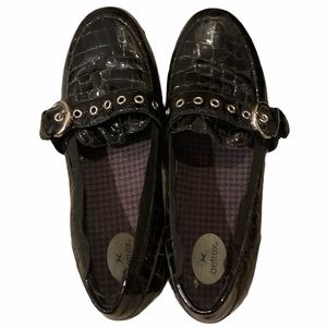 AETREX sz8.5 shiny black croc embossed pattern